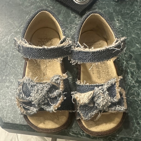 Stylish Kids Denim Sandals with Bow - Picture 1 of 8